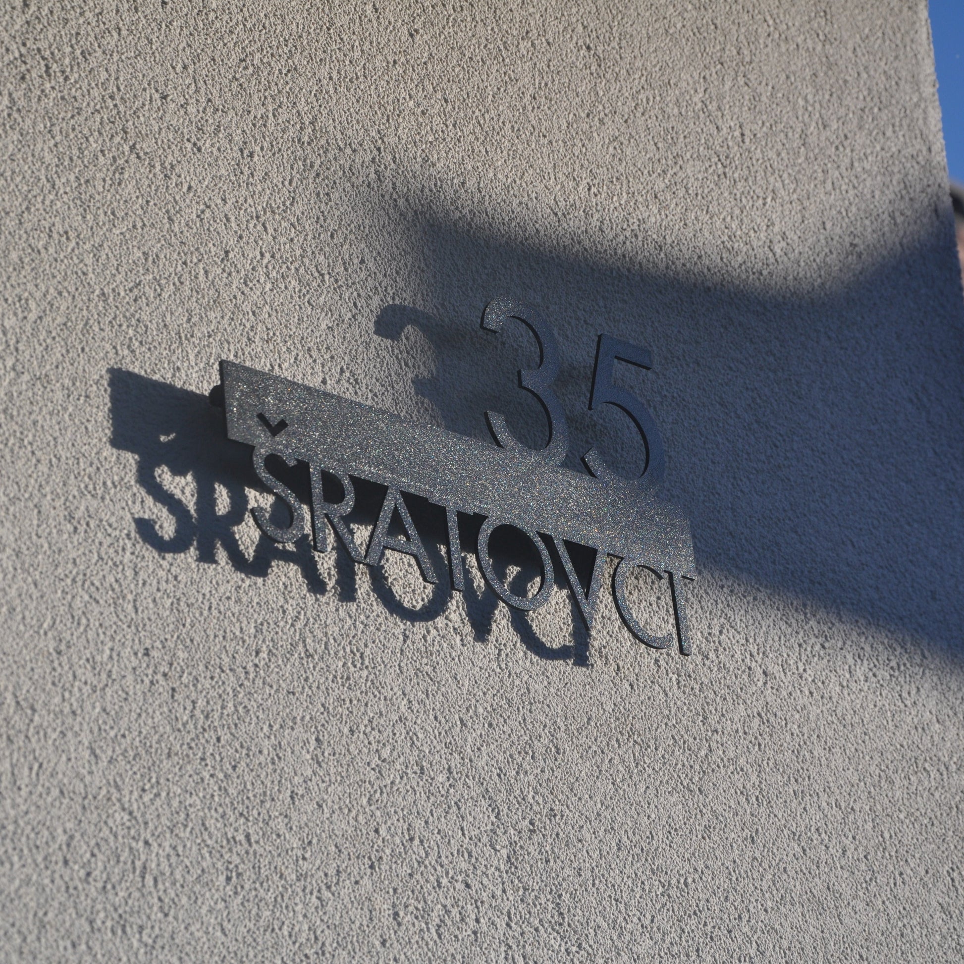 Einzigartige Hausnummern – Elegant, Modern und Wetterbeständig - Exact Designs