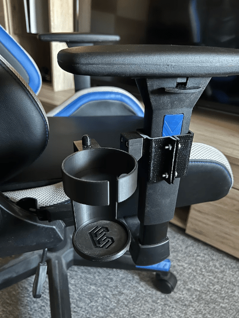 Getränkehalter für Gaming - & Bürostühle – mit verstellbarem Winkel - Exact Designs