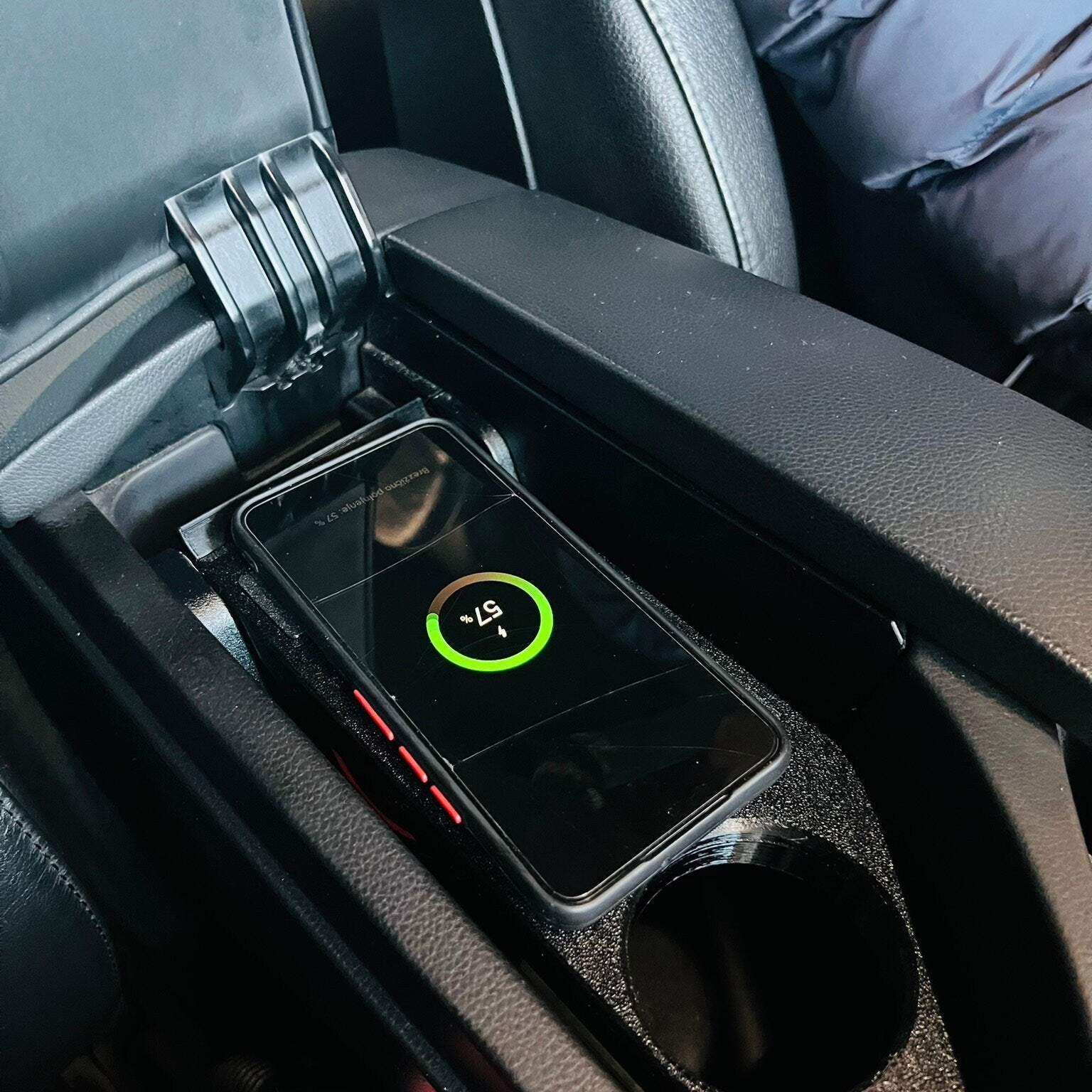 Kabelloses Ladegerät mit integriertem Getränkehalter für BMW 5er Serie (E60/E61) - Exact Designs